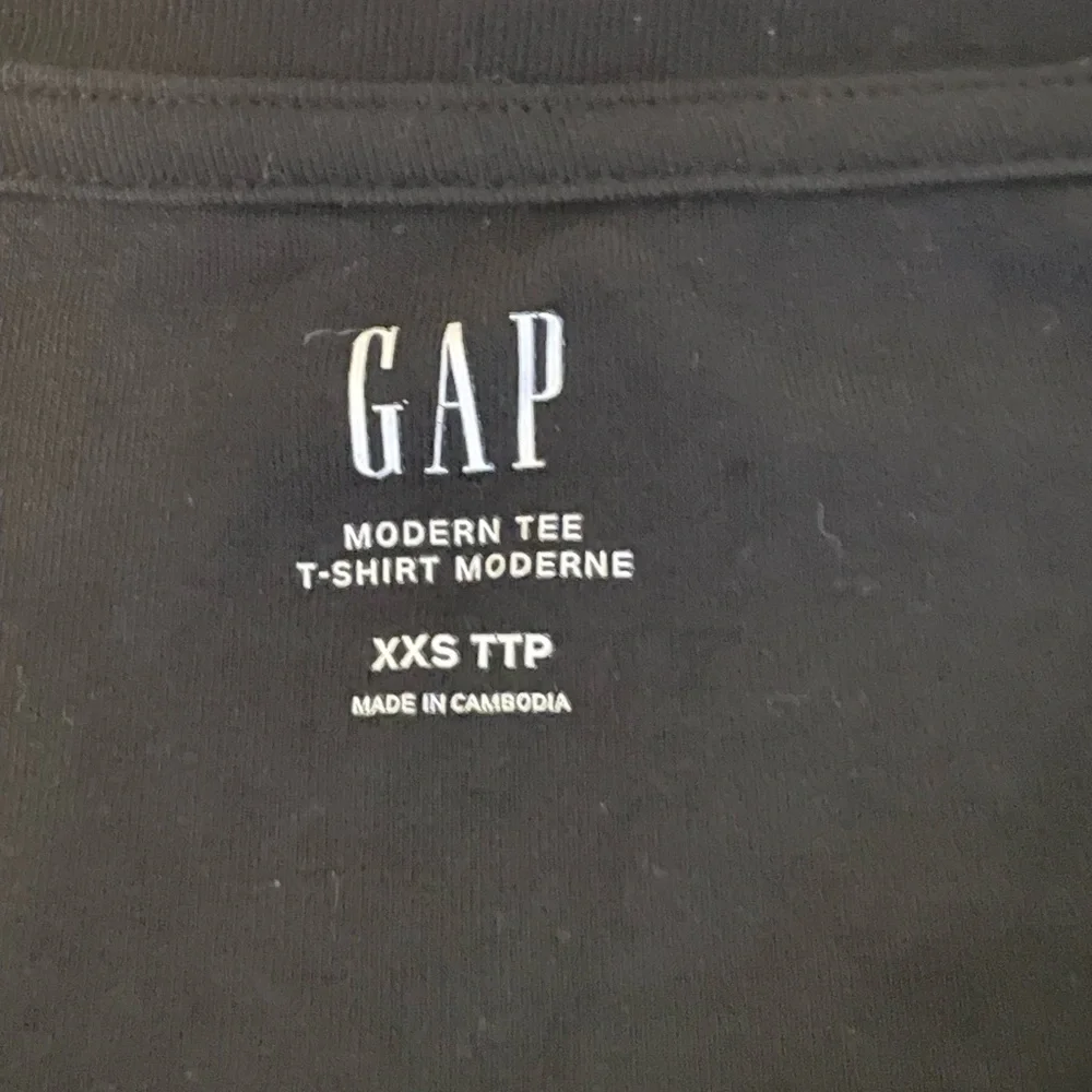 Vintage Gap Black Short Sleeve Tee - Picture 2 of 5